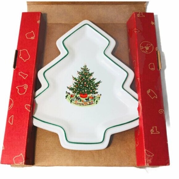 Pfaltzgraff Christmas Heritage Tree Shaped Ceramic Dish - Picture 2 of 7
